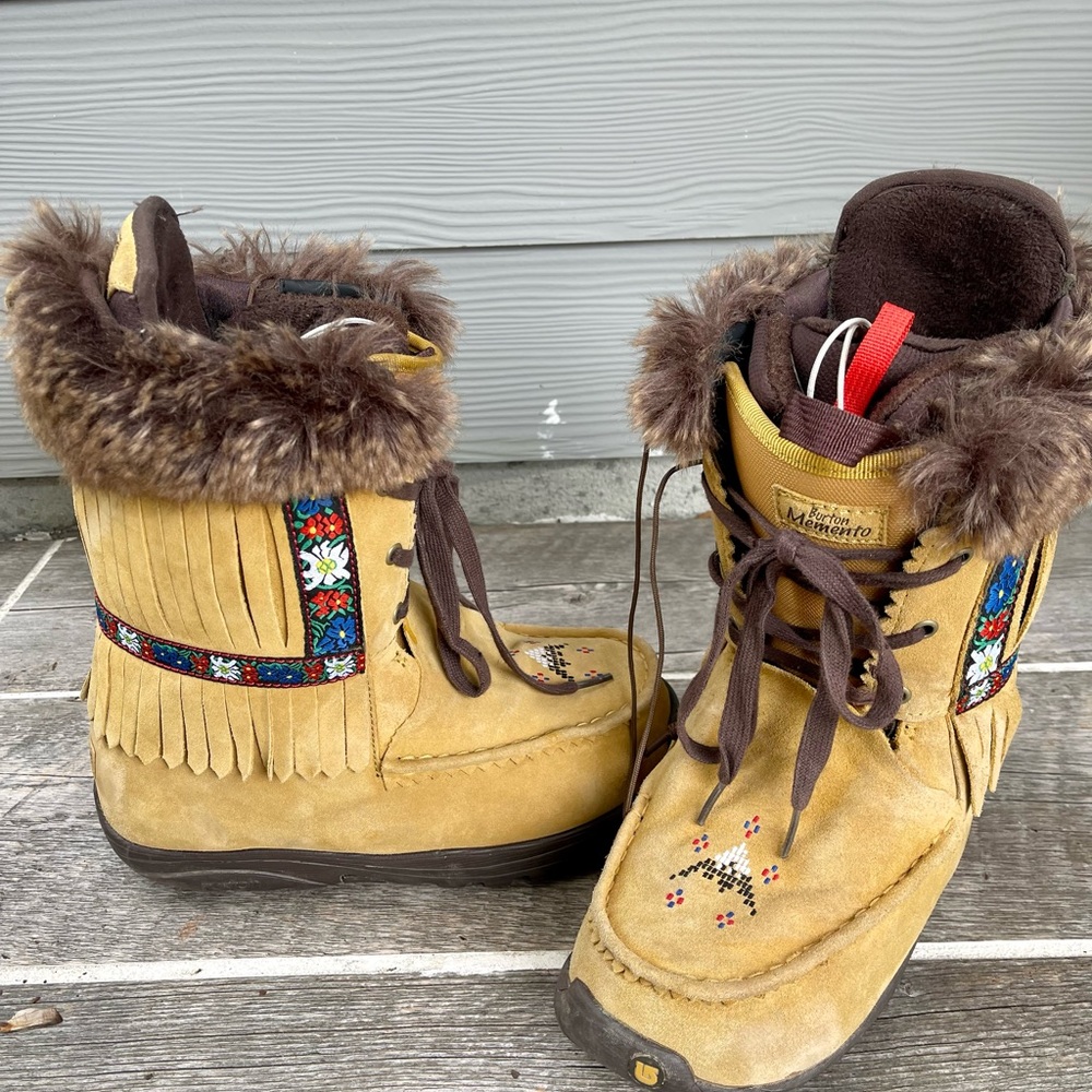 Burton Manitobah Mukluks Womens Snowboard Boots